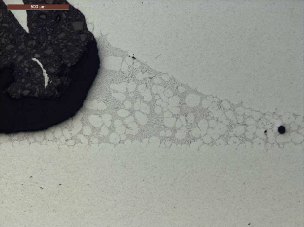 Obraz mikroskopowy przekroju połączenia lutowanego